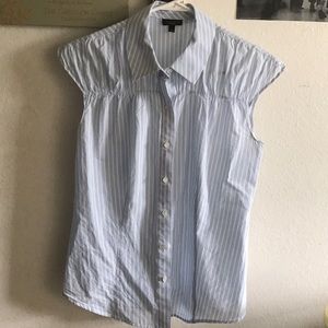 ❄️❄️Capped sleeve button up top❄️❄️